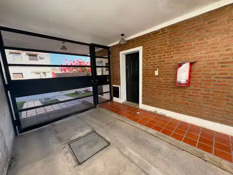 SE VENDE DUPLEX 2 DORM + COCHERA, SARGENTO CABRAL