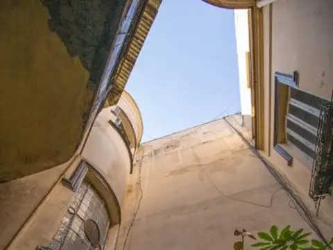Casa 22 ambientes con 4 baños