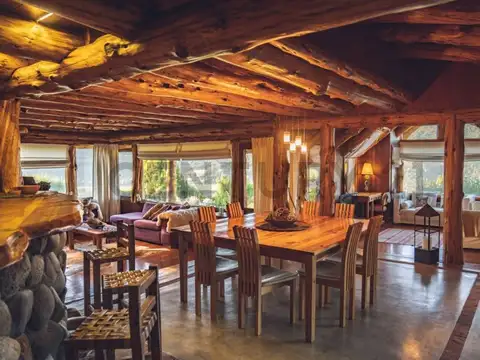 Casa en Venta con 2 cocheras