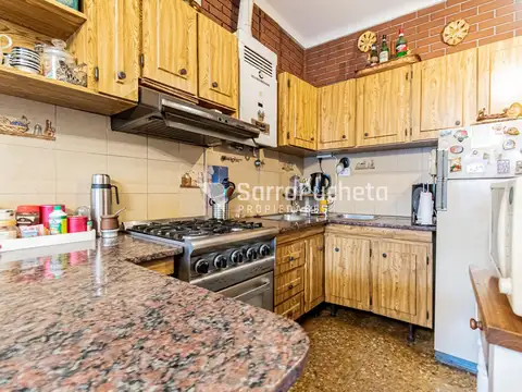 Casa en Venta con 3 cocheras