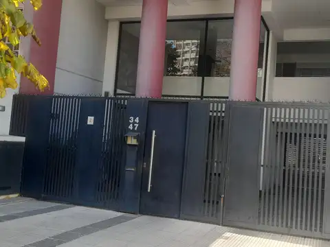 4 COCHERAS DESCUBIERTA en planta baja y  1 cubierta en subsuelo (juntas o por separado)