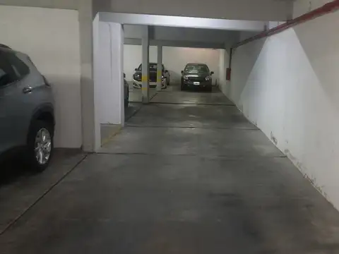 4 COCHERAS DESCUBIERTA en planta baja y  1 cubierta en subsuelo (juntas o por separado)