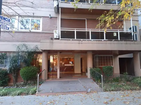 DEPARTAMENTO 4 AMB. C/DEP. Y COCHERA- FRENTE