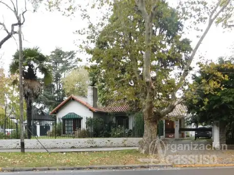 Av.Libertador  2791 Punta Chica