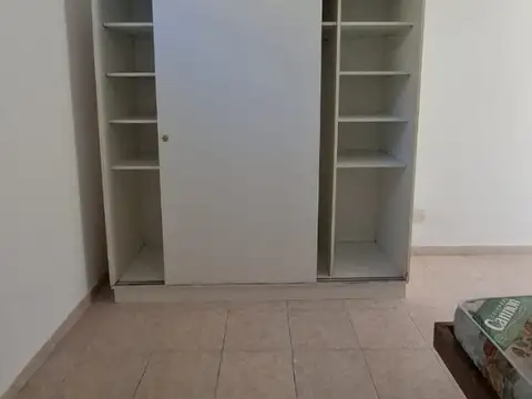 Departamento en Alquiler en Villa De Mayo, $ 300.000