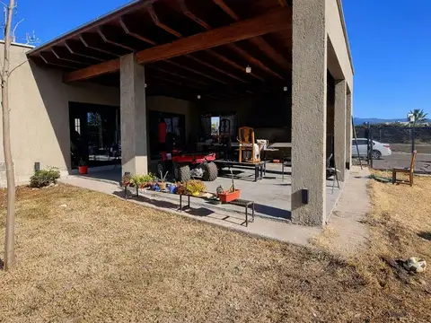 Casa 6 ambientes con 2 baños