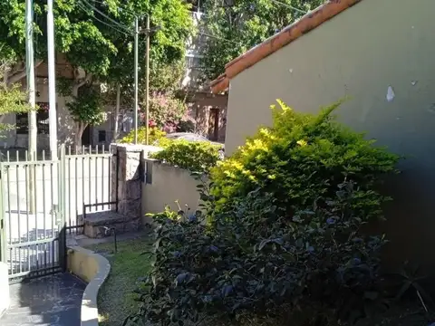 Casa en Venta con 4 cocheras