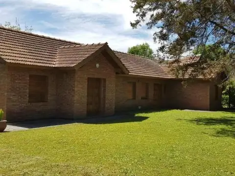 Casa en venta - 3 Dormitorios 3 Baños - 1.251Mts2 - Chivilcoy