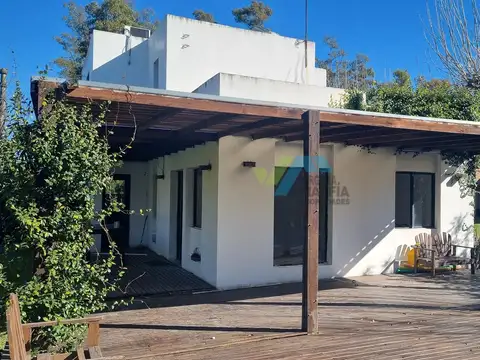 Casa 3 ambientes con 2 baños
