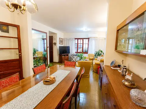 Casa 5 ambientes con 2 baños