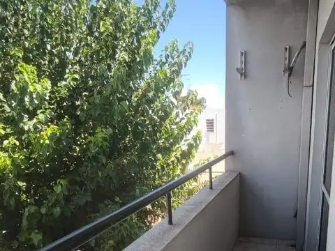 Departamento en Alquiler en Bernal Oeste, $ 400.000