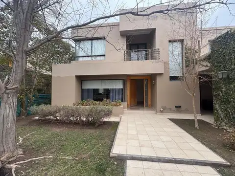 VENTA CASA BARRIO PRIVADO CHACRAS DE CORIA