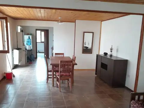 Casa 7 ambientes con 1 baño