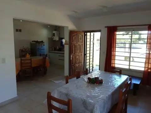 Casa 5 ambientes con 2 baños
