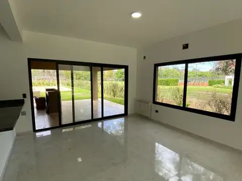Casa 4 ambientes con 4 baños