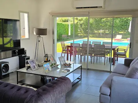 Casa  en Venta en Santa Guadalupe, Pilar, G.B.A. Zona Norte