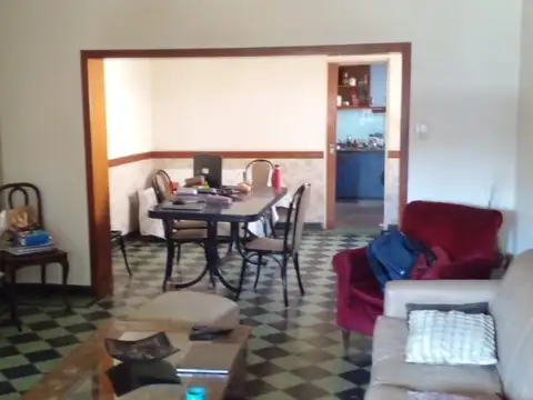 Casa 5 ambientes con 2 baños