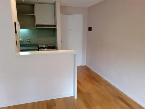 Treinta Y Tres Orientales 500, Piso 1