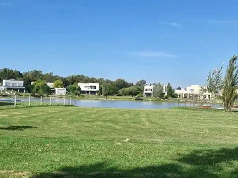 OPORTUNIDAD   Lote en Venta con vista a la laguna en Santo Domingo, Guernica, Presidente Perón