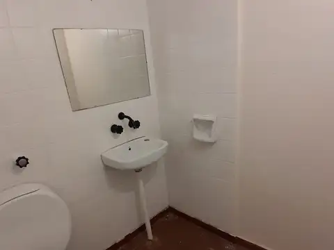 2 AMB. EXCLUSIVO USO PROFESIONAL /COMERCIAL A METROS DE LA ESTACION FLORIDA MITRE