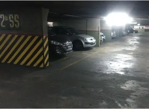 OPORTUNIDAD! COCHERA DOBLE FIJA EN TRIBUNALES-INMEJORABLE UBICACION-VIGILANCIA 24HS-ACCESO PRIVADO