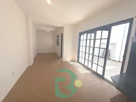 Venta Casa 4 Amb. Ciudad jardin. Palomar.RECICLADA A NUEVO