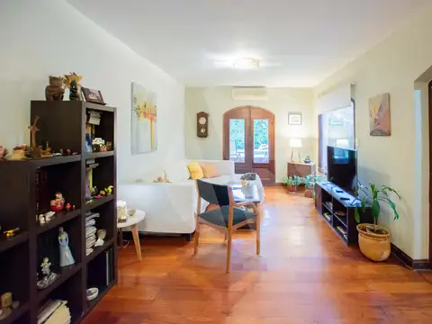 Casa en Venta con 4 cocheras