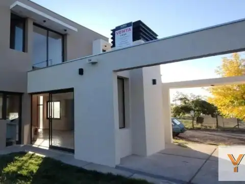 Casa en venta - 2 Dormitorios 3 Baños - Mendoza