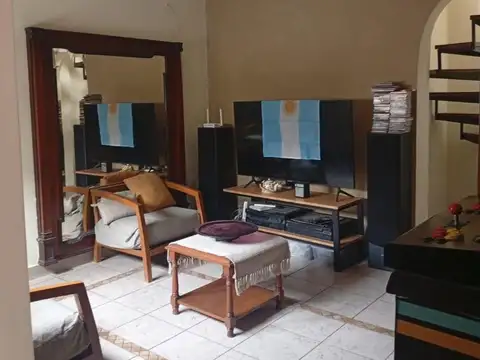 PH VENTA SIN EXPENSAS 5 AMBIENTES PRIMER PISO FLORES