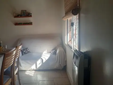 PH TIPO CASA VENTA SIN EXPENSAS 5 AMBIENTES PRIMER PISO FLORES