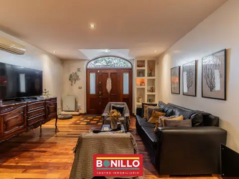 Casa 5 ambientes con 4 baños