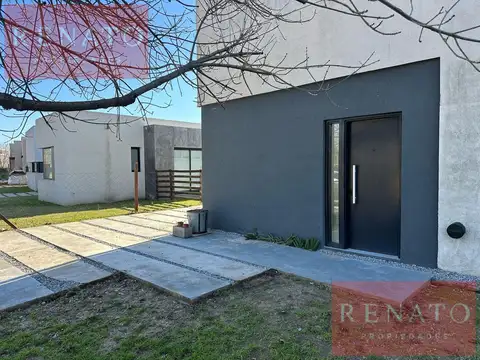 Casa en Alquiler con 4 cocheras