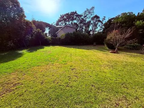 Lote de 405m2 en los Acantilados