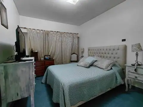 CASA DE 5 AMBIENTES, PARQUE Y PILETA