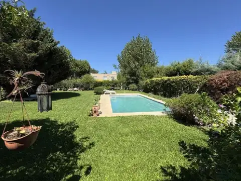 Casa en Venta en El Recodo con Pileta