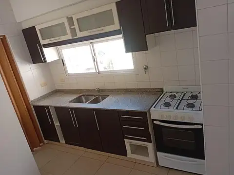 Departamento en Alquiler en Caseros, $ 700.000