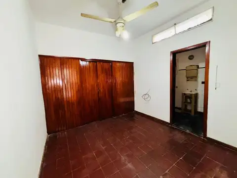 PH 2 ambientes en venta en Llavallol con jardin.