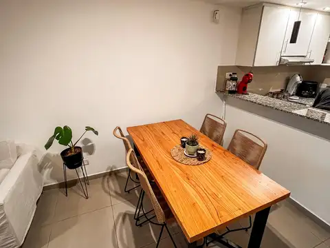 Departamento de 3 ambientes al frente con balcón en venta en Saavedra