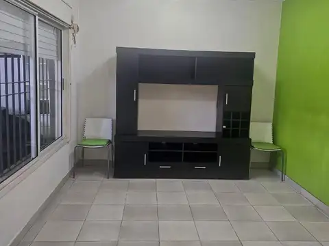 Depto Tipo Casa en Alquiler con 1 cocheras