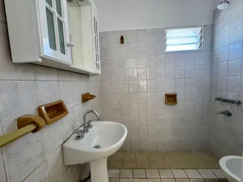 Casa en venta - 2 Dormitorios 1 Baño - 117mts2 - Chivilcoy