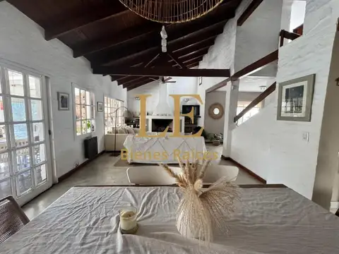 Casa 4 ambientes con 4 baños