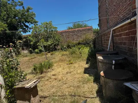 Casa 4 ambientes con 2 baños