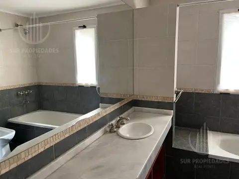 Casa 4 ambientes con 4 baños