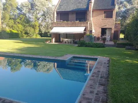 5 ambientes sobre lote de 1200m2 - Club Campos de Golf Las Praderas de Lujan