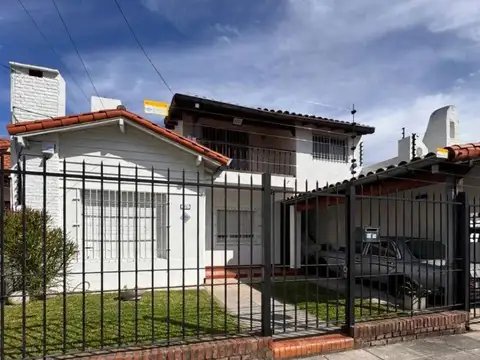 Alquiler - Impecable Casa 6 Amb. C/quincho y Pileta en Las Lomas