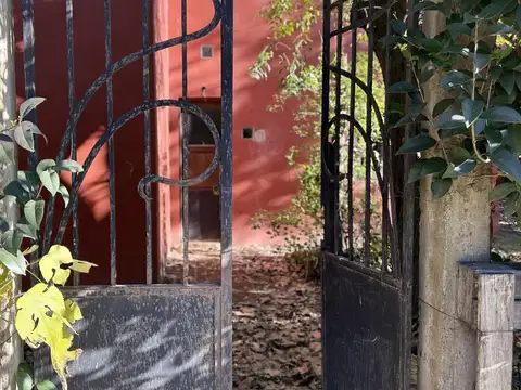 Casa quinta estilo campo en el corazón de Villa Loguercio ¡a solo unos pasos de la laguna!