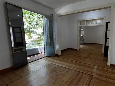 PH 5 Ambientes Al Frente 1er piso por escalera con Terraza SIN EXPENSAS CON ENTRADA INDEPENDIENTE