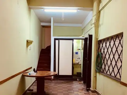 Casa 6 ambientes con 2 baños