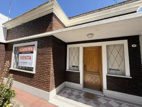 Casa en Venta con 2 cocheras