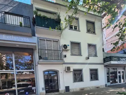 3 amb 1º piso por escalera, lateral muy luminoso, s/ Av Beiró al 3800 Cocina y lavad. independientes